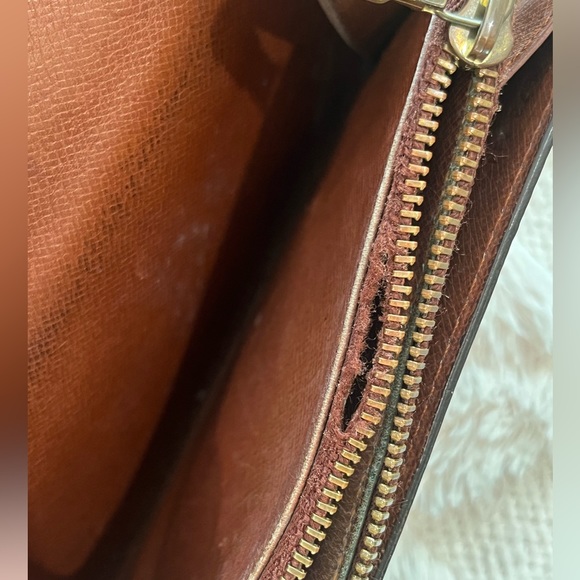 Authentic LOUIS VUITTON Sarah wallet in Monogram canvas - Picture 9 of 16